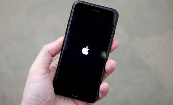 iPhone con pantalla negra: qué dice Apple que hay que hacer | Iphone