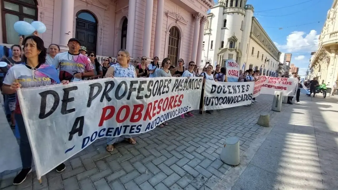 Marchas en todo Corrientes: docentes rechazan las políticas de hambre de Valdés y reclaman aumentos inmediatos