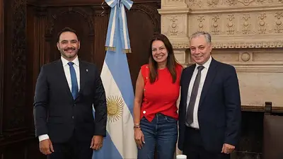 Corrientes: por la crisis de las arcas provinciales, Valdés negoció con Milei el envío de $40 mil millones Corrientes: por la crisis de las arcas provinciales, Valdés negoció con Milei el envío de $40 mil millones