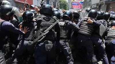 Gremios se manifestaron en Caracas para pedir mejoras salariales y fueron reprimidos Gremios se manifestaron en Caracas para pedir mejoras salariales y fueron reprimidos