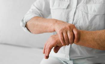 Dolor articular en la tercera edad: cuándo puede ser reuma y cuándo no | Salud