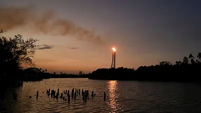 Mexicana Pemex reporta incendio en planta de coque de refinería Olmeca Mexicana Pemex reporta incendio en planta de coque de refinería Olmeca