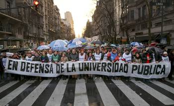 Universitarios vuelven a ir al paro: denuncian salarios de “miseria” y “éxodo” docente | Escala el conflicto