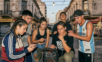 El nuevo género musical que arrasa entre los jóvenes y desafía al mainstream | Música