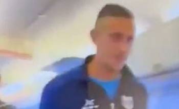 Pánico en un avión: un jugador del fútbol argentino protagonizó un polémico momento | Fútbol argentino