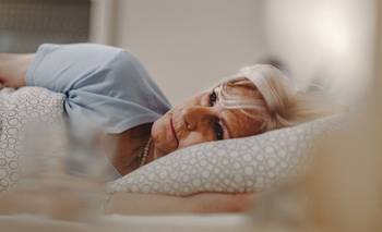 Problemas de sueño en la tercera edad: por qué cuesta dormir y qué hacer | Salud