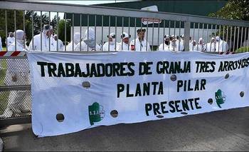 Granja Tres Arroyos suspende a 200 trabajadores y profundiza el pago de salarios en cuotas | Crisis en la principal avícola del país