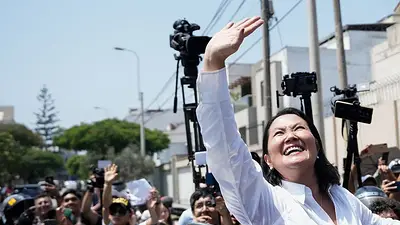Fujimori va camino al balotaje aunque sigue el conteo por el segundo lugar Fujimori va camino al balotaje aunque sigue el conteo por el segundo lugar