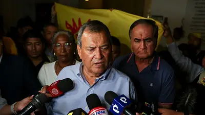 Conservadores lideran conteo inicial para presidenciales de Perú en comicios empañados por retrasos Conservadores lideran conteo inicial para presidenciales de Perú en comicios empañados por retrasos