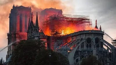 Notre Dame. Notre Dame.