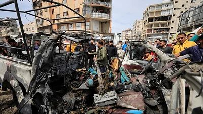Ataque israelí alcanza un coche de policía en Gaza y causa cuatro muertos, según servicios médicos Ataque israelí alcanza un coche de policía en Gaza y causa cuatro muertos, según servicios médicos