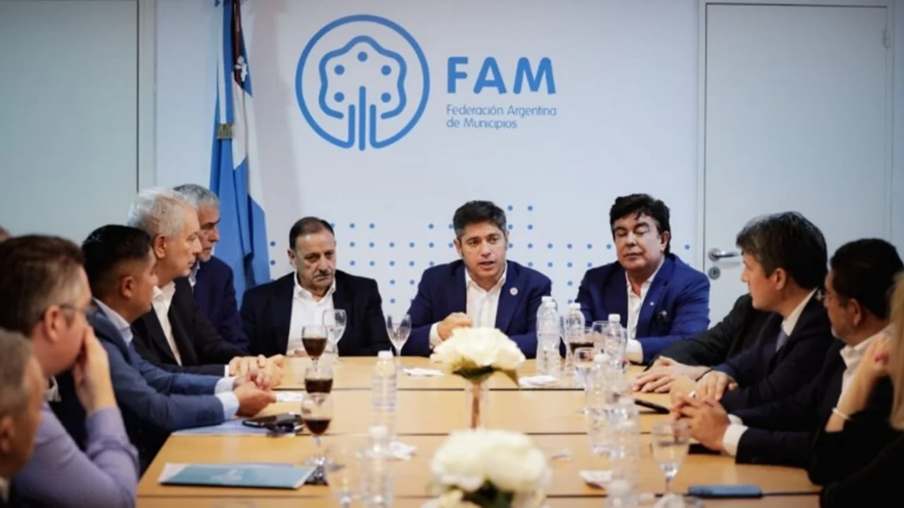 Quintela y Kicillof protagonizaron un encuentro federal con intendentes para exigir fondos a Nación