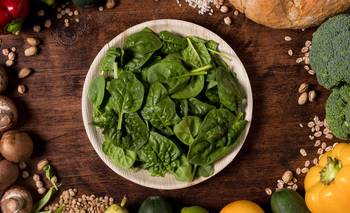 Experto en longevidad habla sobre la verdad detrás de los beneficios de la espinaca | Salud