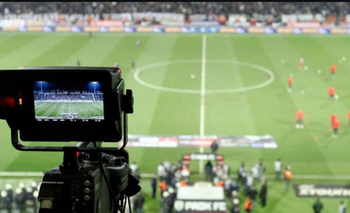 Ver fútbol en vivo por TV, una misión imposible: cinco plataformas y dudas para el Mundial | Fútbol argentino