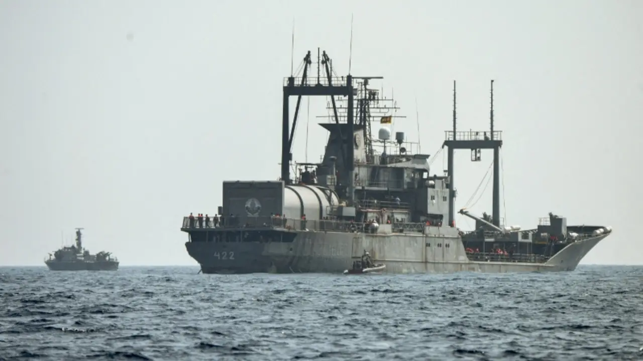 Tripulantes de buques de guerra iraníes rescatados por Sri Lanka regresan a casa