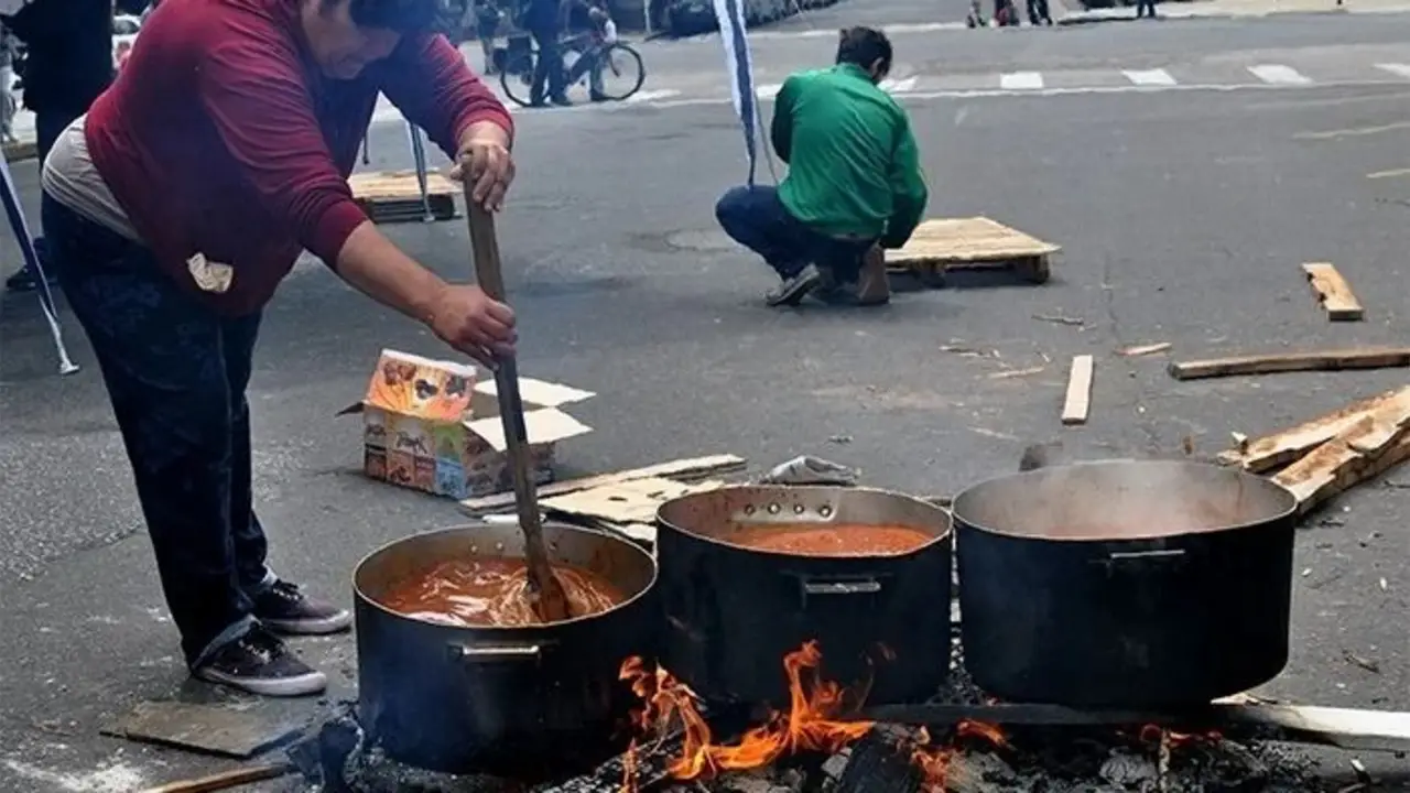 Escándalo Adorni: Barrios de Pie realizará una olla popular en Caballito 