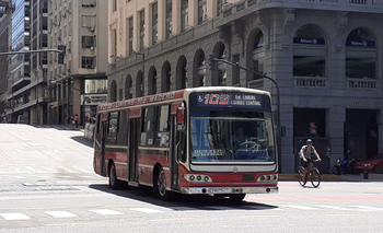 Una histórica línea de colectivo de CABA retomó su recorrido habitual | Transporte público