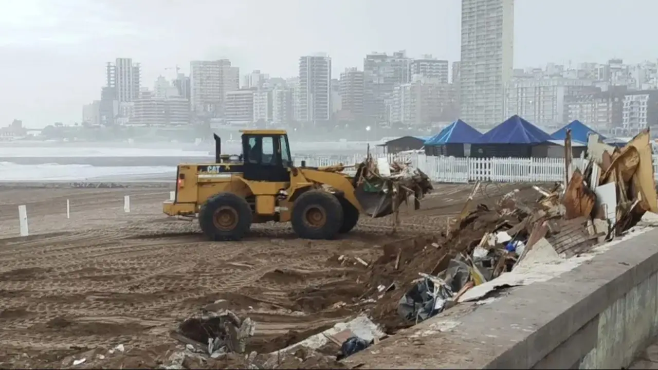 Topadoras y palas: allanaron y demolieron La Saladita de La Bristol, lugar emblemático de Mar del Plata