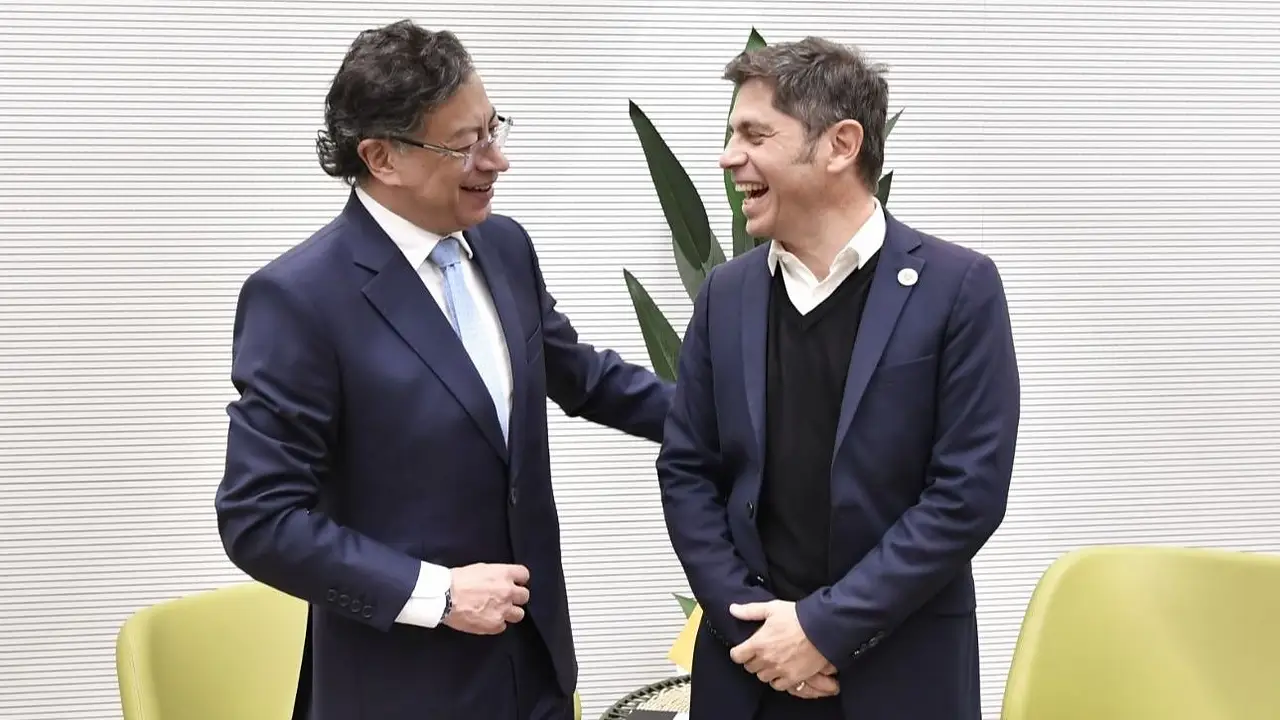 Kicillof suma una foto con el presidente de Colombia, Gustavo Petro, en medio de su gira por España