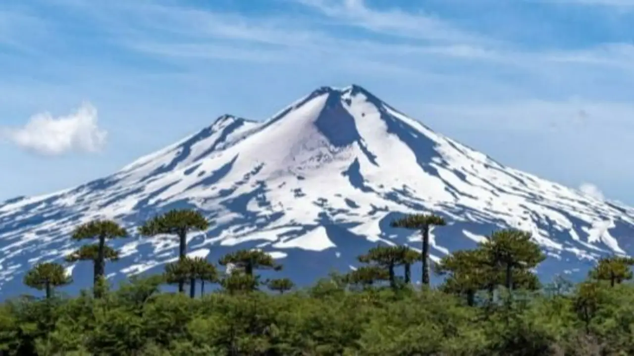 Buscan a un turista argentino que desapareció mientras quería hacer cumbre en un volcán de Chile