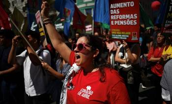Decenas de miles de personas se manifiestan en Lisboa contra proyecto de reforma laboral | Portugal