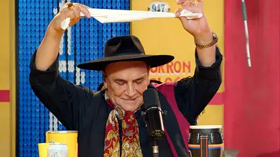 Fiesta en el folklore con el Chaqueño Palavecino cantando “Amor salvaje” en versión cumbia Fiesta en el folklore con el Chaqueño Palavecino cantando “Amor salvaje” en versión cumbia