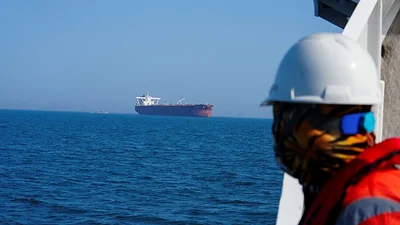 Irán comunica a barcos que el estrecho de Ormuz vuelve a estar cerrado y dos naves reportan disparos Irán comunica a barcos que el estrecho de Ormuz vuelve a estar cerrado y dos naves reportan disparos