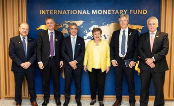 Caputo admitió el freno del riesgo país y volvió a culpar al “pasado argentino” | Tras su gira por ee.uu.