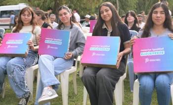 La Provincia entregó más de 80 computadoras a estudiantes rurales y de educación especial | Educación