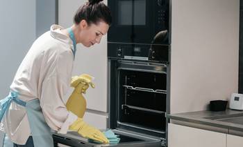 Experto en limpieza explicó la manera correcta de limpiar el horno | Hogar