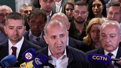 Rumen Radev, afín al Kremlin, acaricia una victoria electoral aplastante en Bulgaria Rumen Radev, afín al Kremlin, acaricia una victoria electoral aplastante en Bulgaria