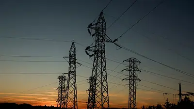 Competencia investiga a las grandes energéticas españolas por el apagón histórico Competencia investiga a las grandes energéticas españolas por el apagón histórico