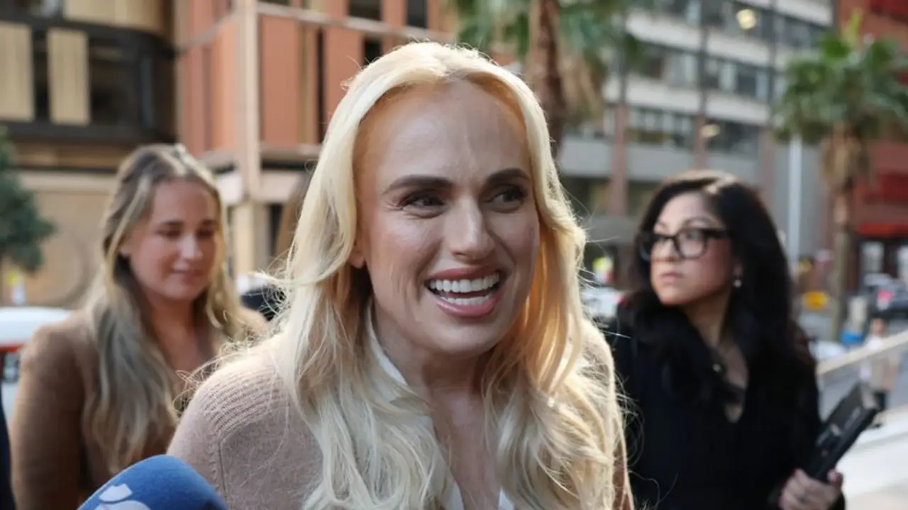 La actriz Rebel Wilson afronta juicio por publicaciones sobre acoso en "The Deb"