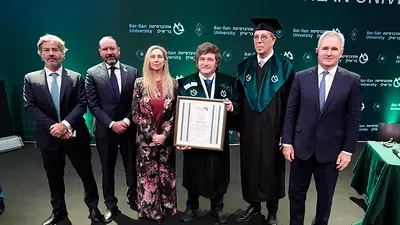 Milei recibió un doctorado Honoris Causa y alertó sobre la guerra: "Nos van a querer matar" Milei recibió un doctorado Honoris Causa y alertó sobre la guerra: "Nos van a querer matar"
