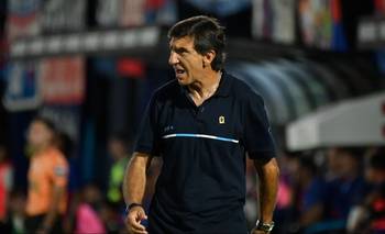 Costas tambalea por primera vez en Racing y Milito toma decisiones | Racing club