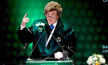  Milei vuelve el país tras su gira por Israel a horas del alto el fuego en Oriente Medio  | Seguimiento minuto a minuto