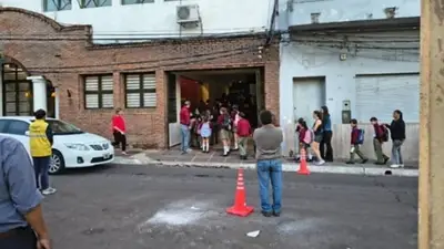 Preocupación en Corrientes por 13 casos de amenazas de tiroteo en escuelas: operativo policial y revisión de mochilas Preocupación en Corrientes por 13 casos de amenazas de tiroteo en escuelas: operativo policial y revisión de mochilas