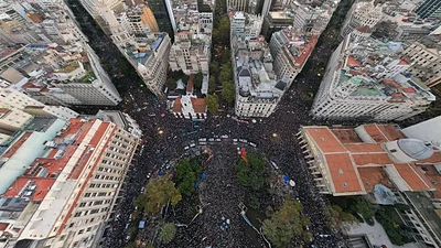 Universidades vuelven a marchar contra Milei en todo el país el 12 de mayo Universidades vuelven a marchar contra Milei en todo el país el 12 de mayo