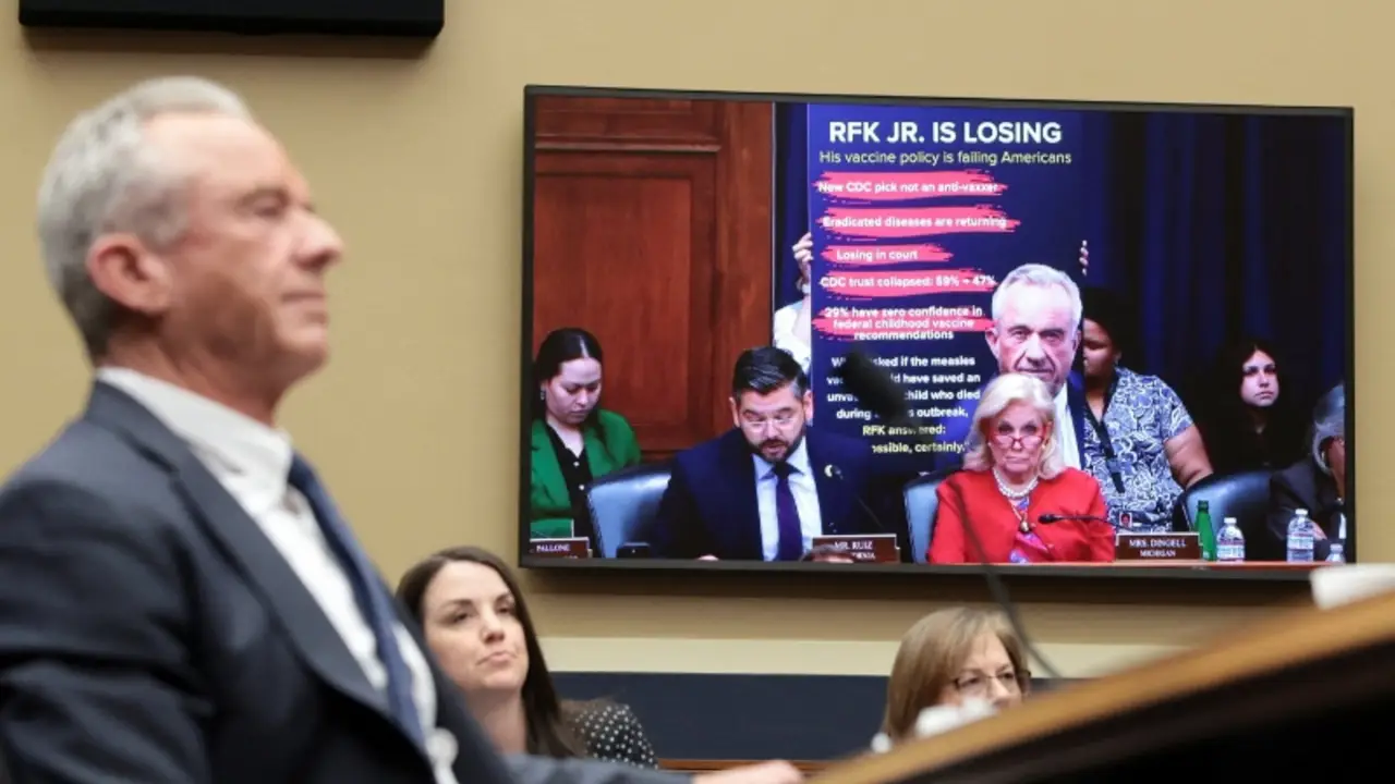 Kennedy dice que la Casa Blanca no le ha dado instrucciones para que evite hablar de vacunas
