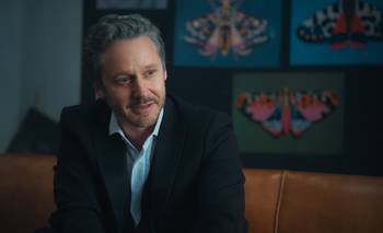 Actúa Benjamín Vicuña, tiene 8 capítulos y es la serie que habla de la crisis de los 50 | Series