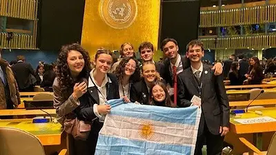 Estudiantes de la UBA ganaron el primer premio de una competencia de la ONU Estudiantes de la UBA ganaron el primer premio de una competencia de la ONU