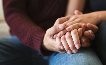 Qué decir en un mal momento y dar apoyo emocional, según expertos en neurociencia | Salud