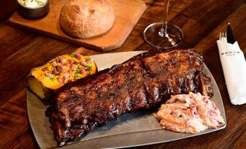 El restaurante de Buenos Aires que conquista con sus carnes y cocina a las brasas | Gastronomía