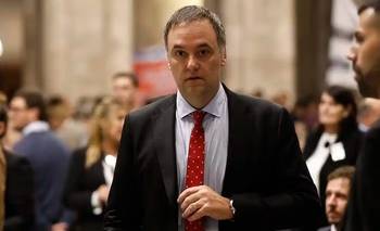 El hijo de una jubilada declaró que Adorni le debe otros 65 mil dólares no declarados | Posible evasión fiscal