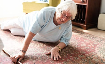 Cómo levantarse después de una caída: el consejo de un especialista para adultos mayores | Salud