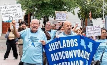 Jubilados marchan contra Milei y Jalil: pieden aumento y rechazan la Ley de Glaciares | El conflicto social