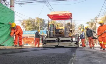 Tras el impacto de lluvias récord, Quintela lanzó un plan de bacheo y asfaltado | La rioja 