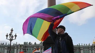 Dos grupos LGBT rusos dice que tribunales los han calificado de "extremistas" Dos grupos LGBT rusos dice que tribunales los han calificado de "extremistas"