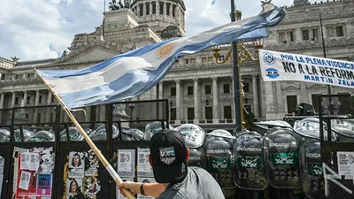 La Justicia falló a favor del Gobierno y volvió a entrar en vigencia la reforma laboral La Justicia falló a favor del Gobierno y volvió a entrar en vigencia la reforma laboral