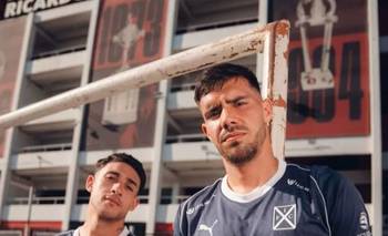 Independiente anunció una flamante camiseta nueva con gastada a Racing | Independiente